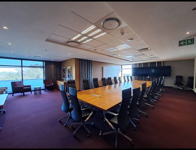 1,070M² OFFICE TO LET IN SANDHURST